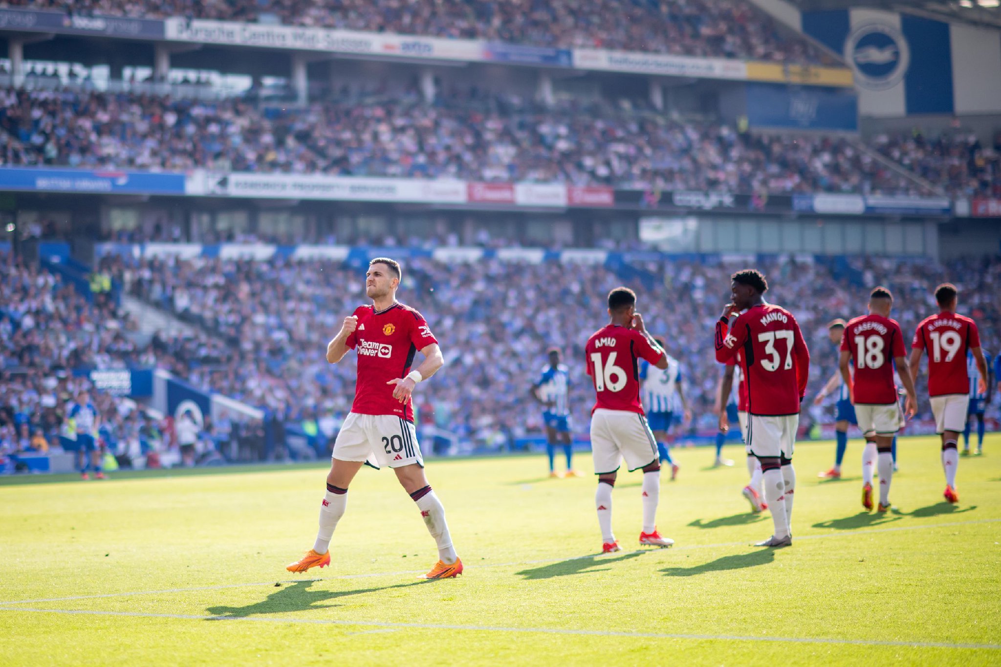 席尔瓦在右 席尔瓦在右